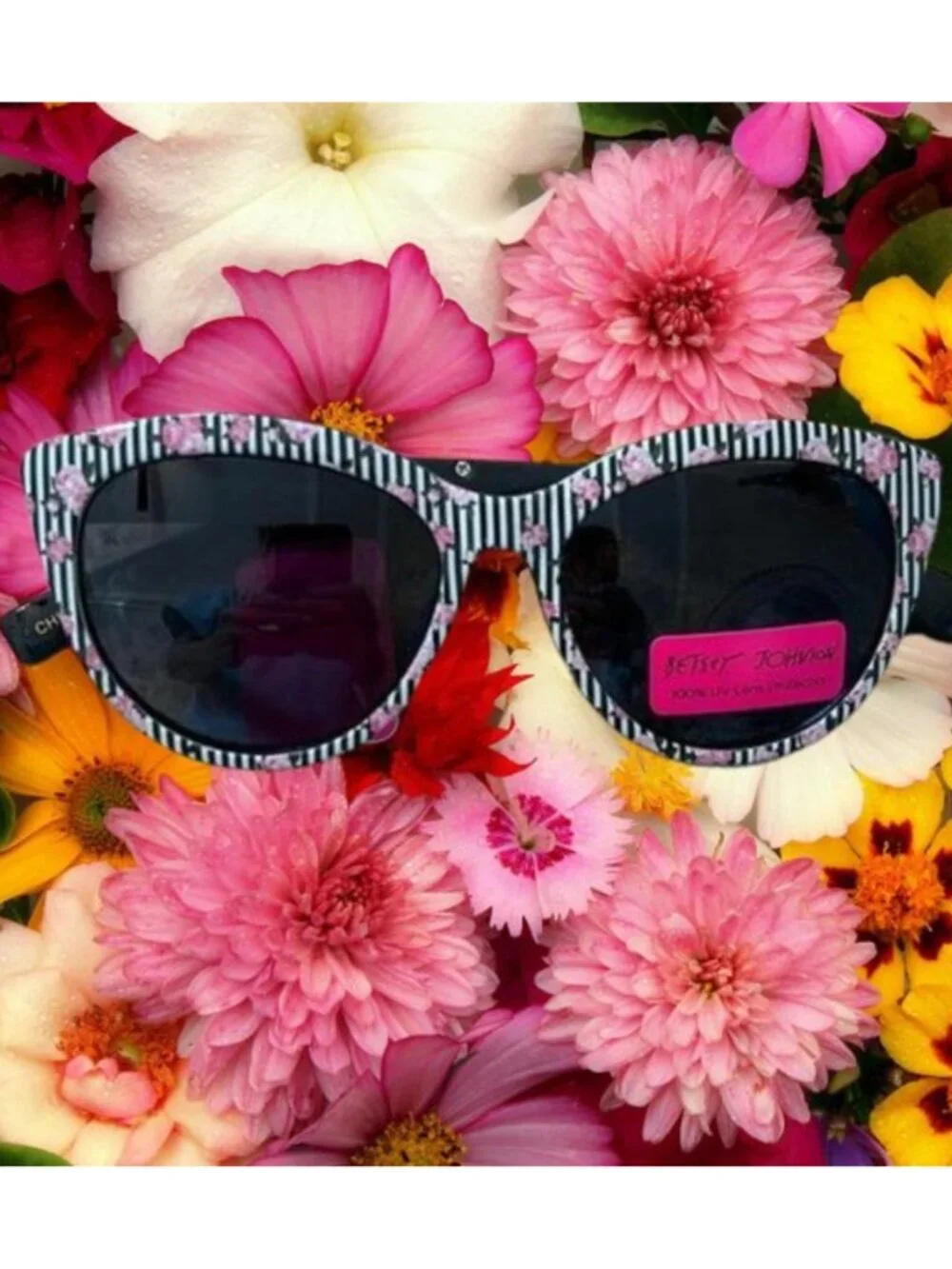 New Betsey Johnson Feeling Rosy Sunglasses Red Black Pink Roses Cat Eye …
